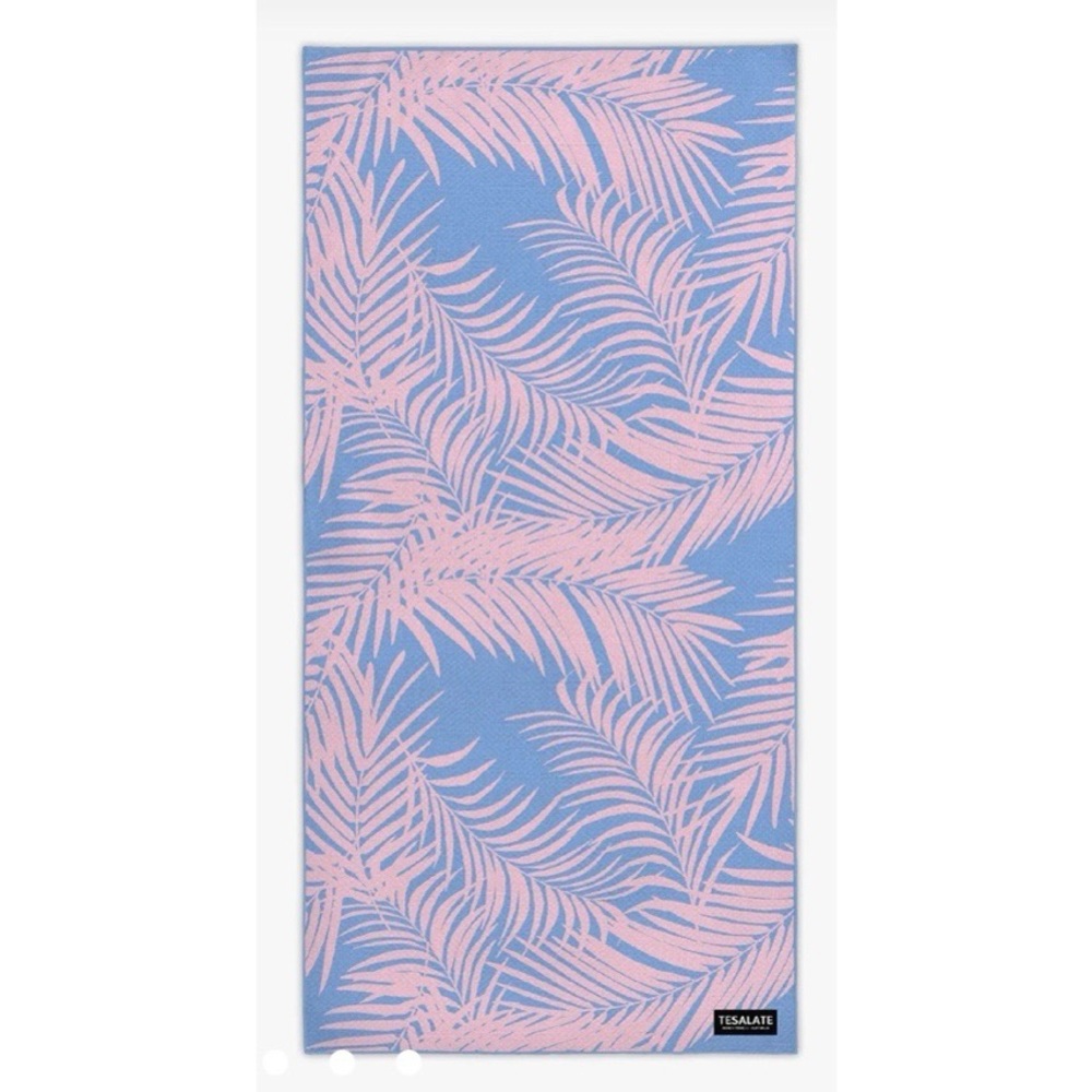 Tesalate sand-free beach towel